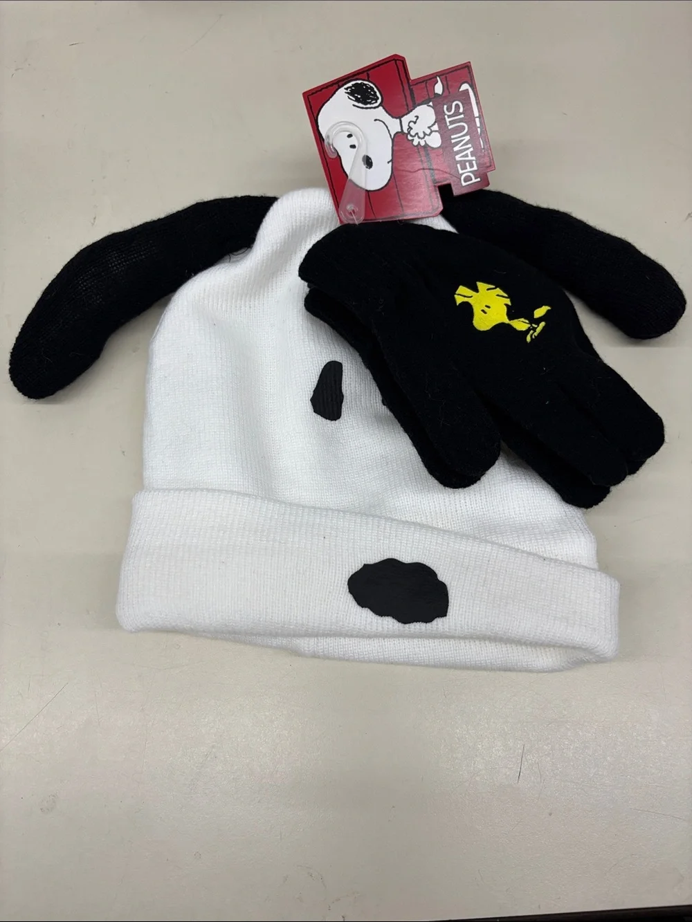 Peanuts Kids' Snoopy White & Black Knit Hat with Gloves Set